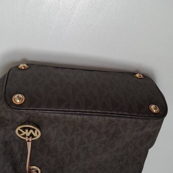 Michael Kors Signature Jet Set Travel Shoulder Bag - Picture 4 of 12